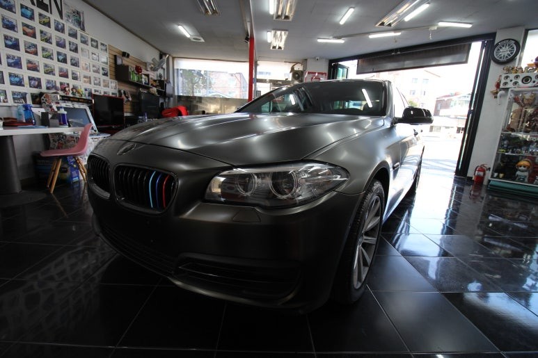 BMW 5시리즈 528i 사고 수리 랩핑 더스트 골드 대전 카드레스스킨 / 대전 중구 산성동
