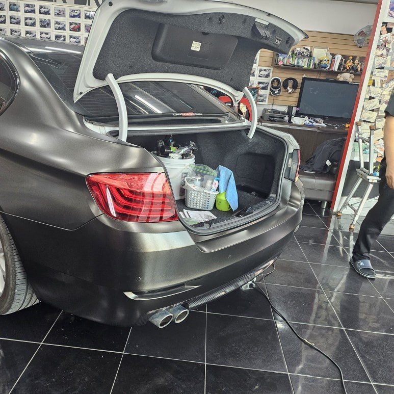 BMW 5시리즈 528i 사고 수리 랩핑 더스트 골드 대전 카드레스스킨 / 대전 중구 산성동