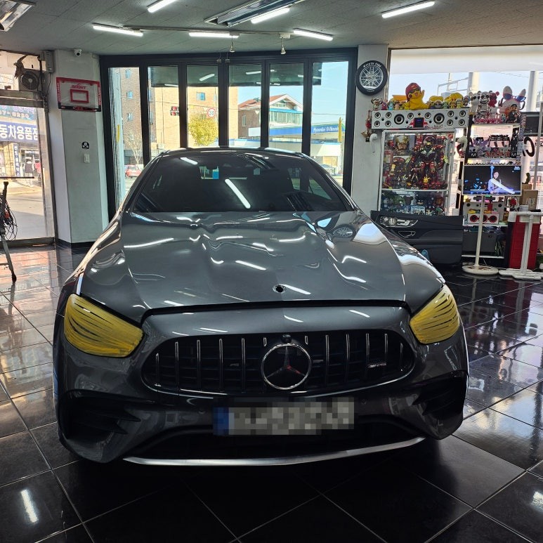 벤츠 AMG E53 쿠페 사틴 블랙 색상 전체 랩핑 시공 및 크롬죽이기 대전 카드레스스킨