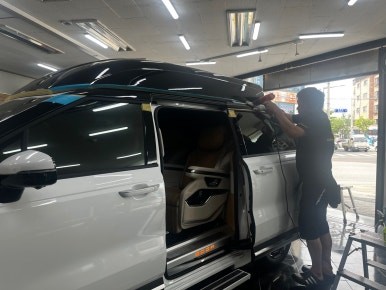 기아 카니발 (KA4) 3M 고광택 랩핑 투톤 시공 대전 카드레스스킨 / 대전 중구 산성동