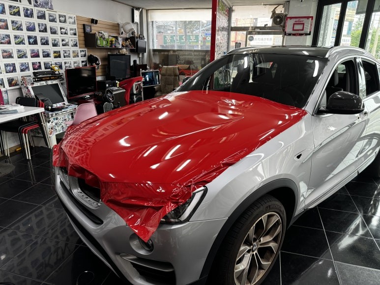 BMW F26 X4 강렬한 레드 랩핑으로 스포츠성이 짙어지다. [전체랩핑, 루프스킨, 포인트 랩핑] 대전 카드레스스킨 / 대전 중구 산성동
