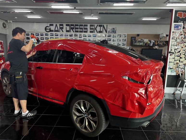BMW F26 X4 강렬한 레드 랩핑으로 스포츠성이 짙어지다. [전체랩핑, 루프스킨, 포인트 랩핑] 대전 카드레스스킨 / 대전 중구 산성동