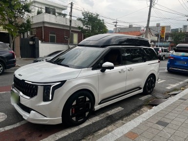 기아 카니발 (KA4) 3M 고광택 랩핑 투톤 시공 대전 카드레스스킨 / 대전 중구 산성동