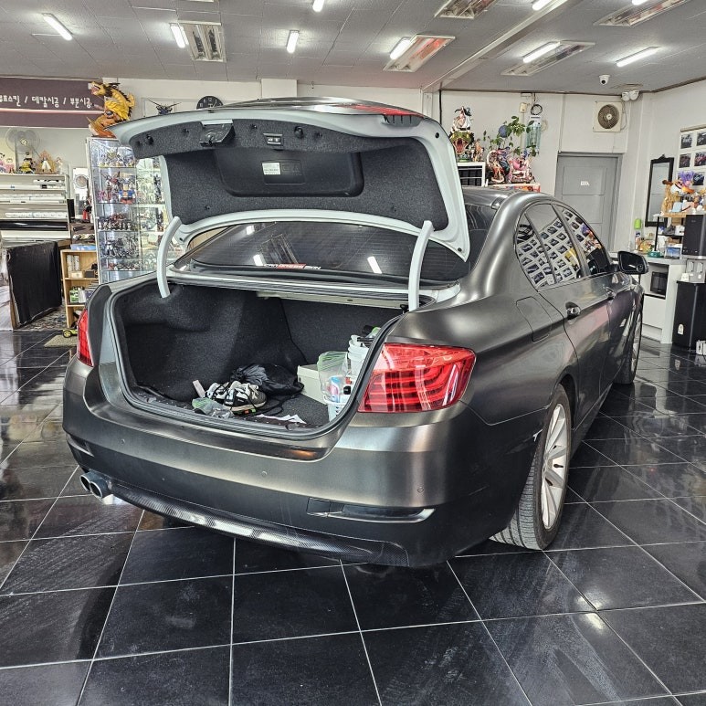 BMW 5시리즈 528i 사고 수리 랩핑 더스트 골드 대전 카드레스스킨 / 대전 중구 산성동