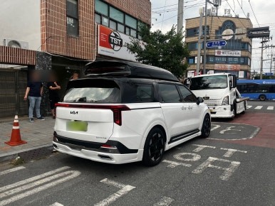 기아 카니발 (KA4) 3M 고광택 랩핑 투톤 시공 대전 카드레스스킨 / 대전 중구 산성동