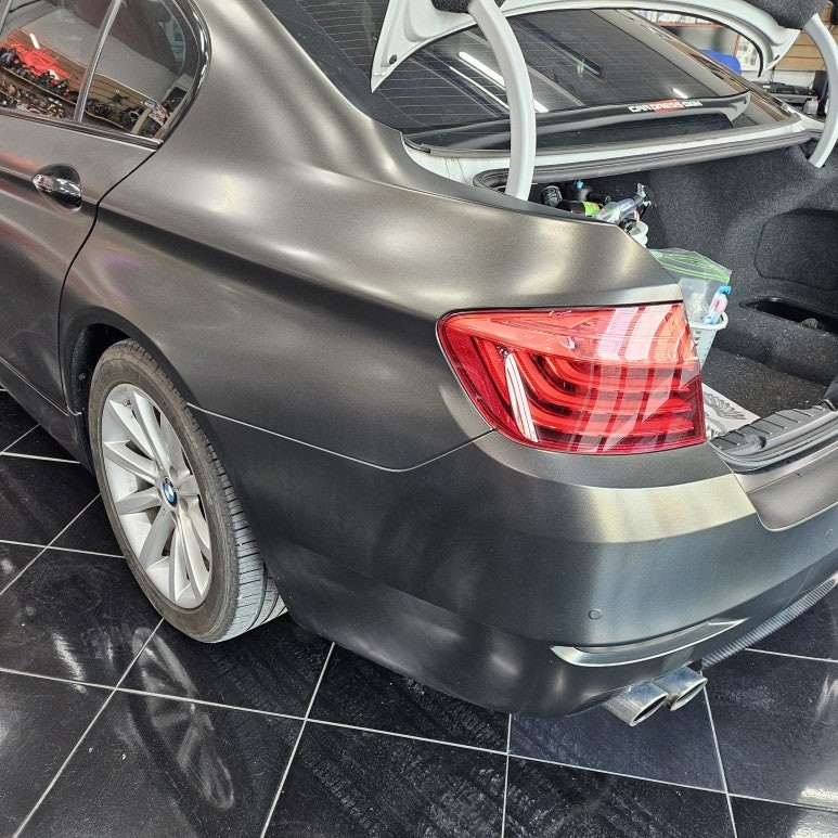 BMW 5시리즈 528i 사고 수리 랩핑 더스트 골드 대전 카드레스스킨 / 대전 중구 산성동