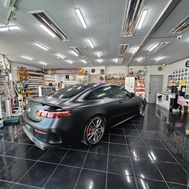 벤츠 AMG E53 쿠페 사틴 블랙 색상 전체 랩핑 시공 및 크롬죽이기 대전 카드레스스킨
