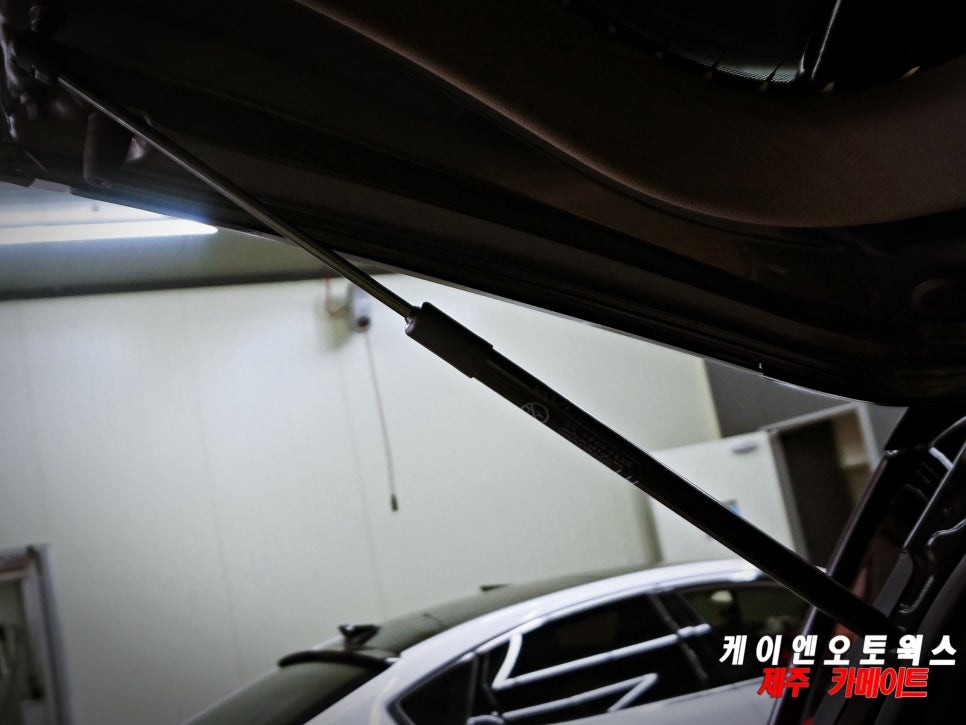 카니발KA4 순정 전동트렁크 장착! 손으로 닫던 트렁크 이제는 자동으로 / 제주시 오라삼동