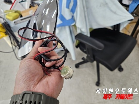 BMW X6 고장난 초음파 센서 제거 후 레이더타입 후측방 센서 장착 튜닝 / 제주시 오라삼동