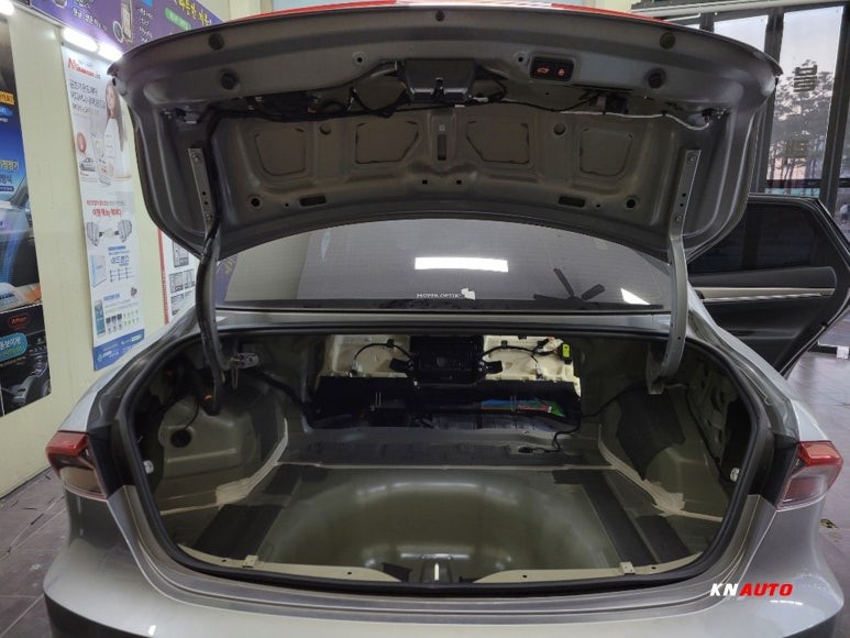 더뉴그랜저 전동트렁크 시공으로 상위옵션 만들기 / 전주 덕진동