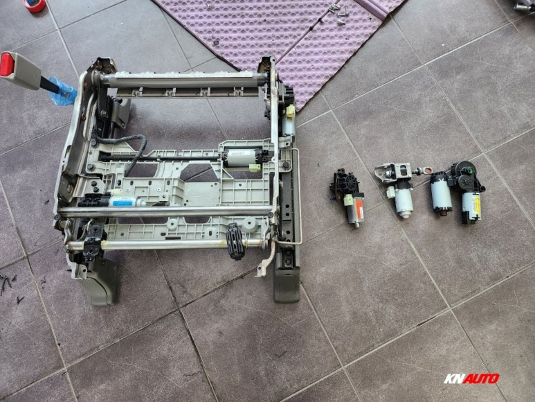 올뉴카니발 순정 메모리시트 이지억세스 설치 작업 / 전주 덕진동