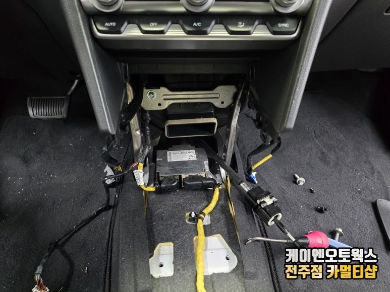 아반떼AD 2열 에어밴트 설치로 뒷좌석까지 시원하고 따뜻하게 / 전주 덕진동