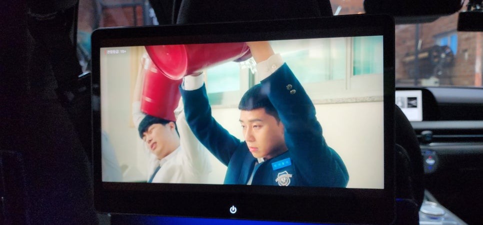 제네시스 신형 G90 (RS4)  노바 X13 안드로이드 리어모니터 13.3인치 장착은 카톡하우스에서 !