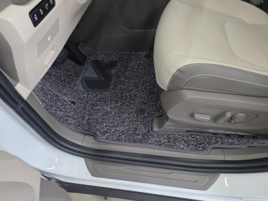 4세대 카니발 7인승 차박 세팅 핵심, 2열 레일연장과 차박매트 조합 / 울산 북구