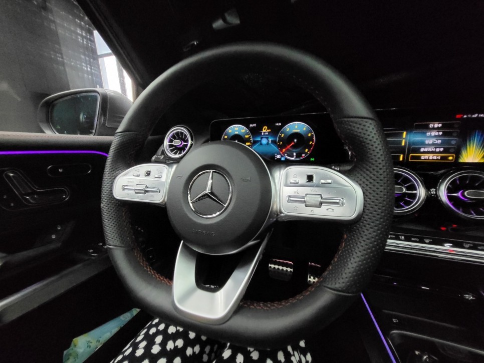 벤츠 GLB 순정 전동시트 교체 및 뒷좌석 송풍구와 핸들 열선 추가,카비우스에서! / 수원 영통구