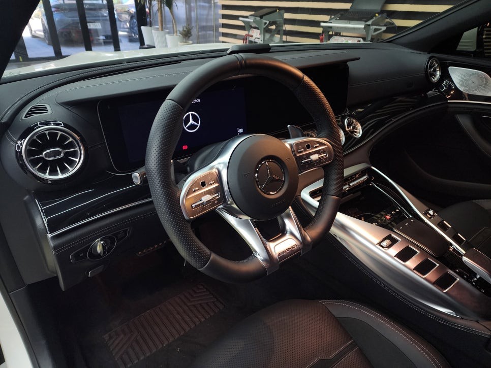 수원 벤츠 gt43 AMG 잠자리 핸들 교체 시공(어질리티,벤츠핸들,벤츠튜닝)
