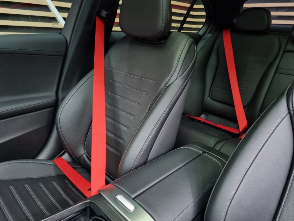 벤츠 신형 C클래스(W206) 레드 컬러 안전벨트 교체로 실내 완성 / 수원 영통구