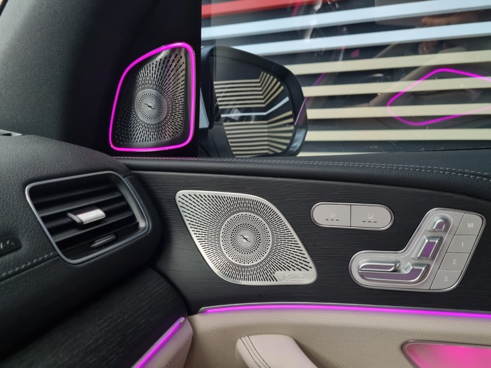 벤츠 GLS400d(X167) 순정 부메스터 스피커 커버 엠비언트 라이트 / 수원 영통구
