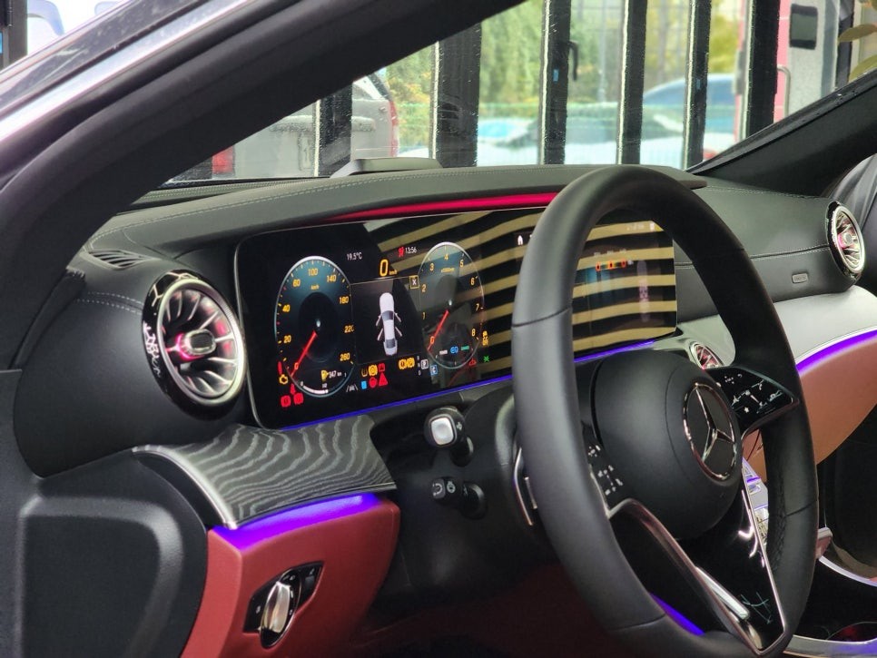 CLS 순정 R 버튼 추가, 계기판 상단/2열 송풍구 앰비언트 교체 시공(옵션추가,벤츠튜닝,수원튜닝) / 수원 영통구