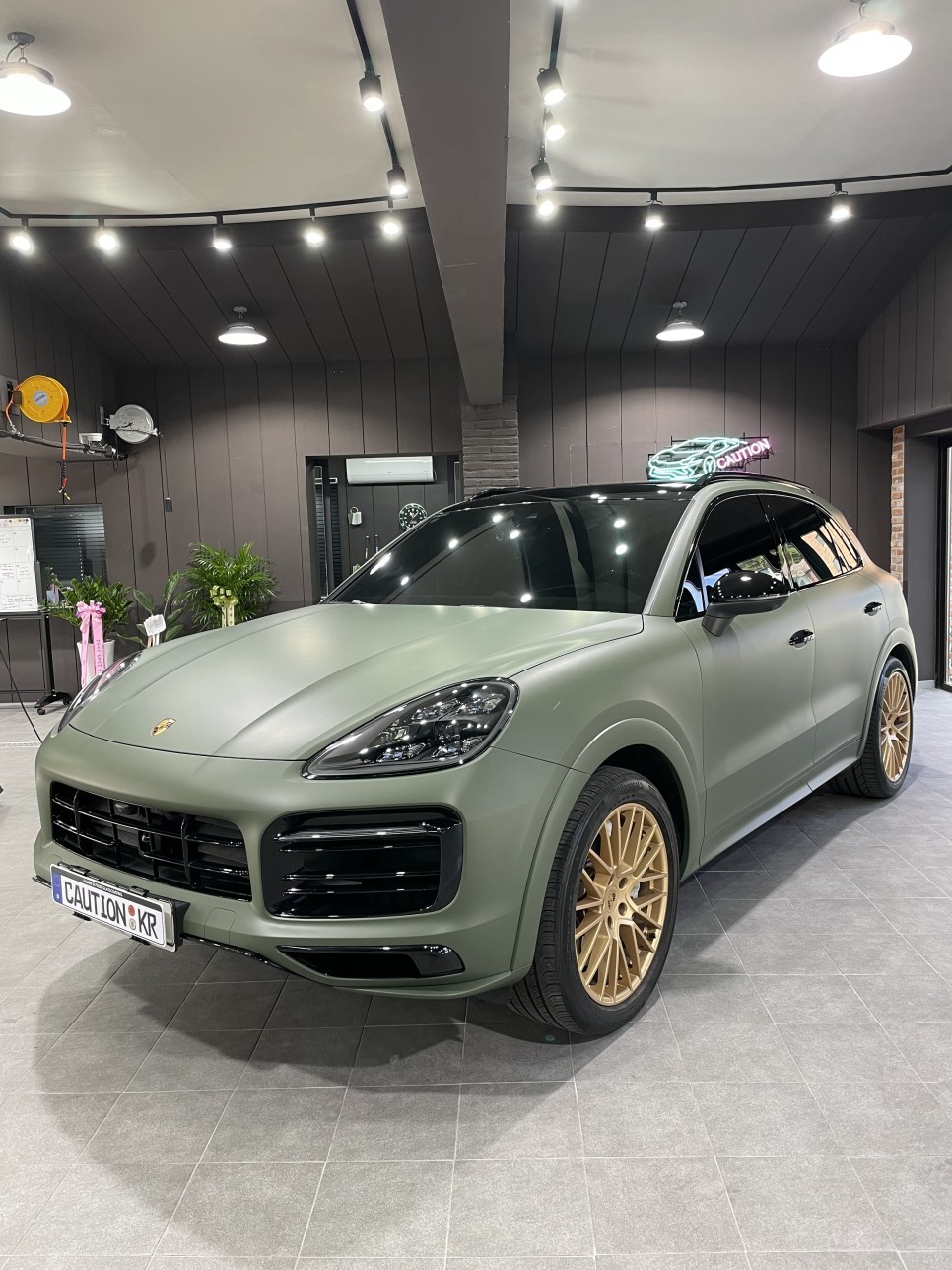 분당 아트더랩 포르쉐 카이엔 무광 밀리터리 그린 전체랩핑 / 성남 판교 분당구