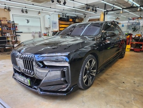 BMW 750e 그릴 및 윈도우 몰딩 크롬 딜리트(크롬 죽이기)