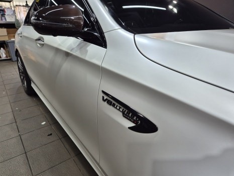 메르세데스 벤츠, 브라부스 E 63S 사틴 펄 화이트 전체 랩핑 / 강남구 역삼동