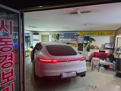 광주에서방문 포르쉐파나메라 타샵에서설치한안드로이드올인원재시공(수습) 신형핸들교체,트렁크스포일러시공까지~#포르쉐듀얼모니터#포르쉐파나메라핸들교체#포르쉐파나메라스포일러 / 청주, 세종, 천안