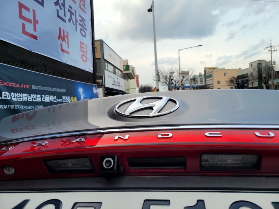 그랜져hg 순정후방카메라불량으로 다른용품점에서 장착하다가 못하겠다고.....살릴수있나요? 당연히 가능합니다.#청주순정후방카메라교체#청주그래져hg후방카메라 / 청주, 세종, 천안