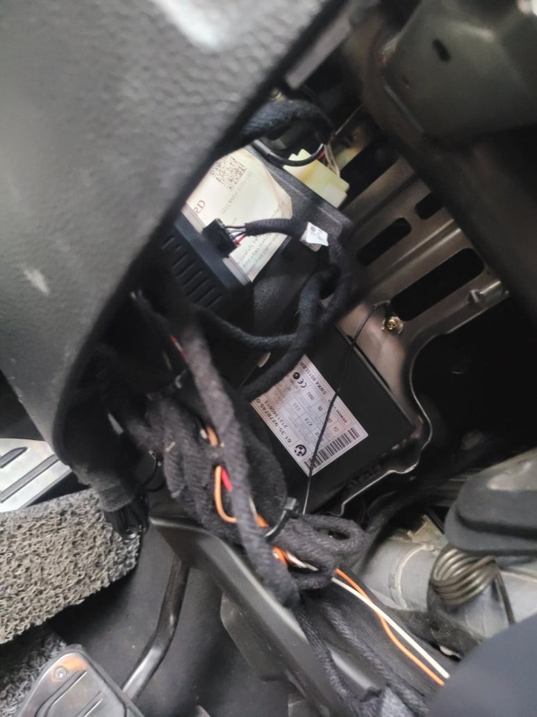 대전.충청 / 서산에서 방문해주신 BMW 120D 차량입니다 .중고로 구매해오신 이지가드 원격시동 경보기 세팅이잘못.... 하지만 장착완료 ! #BMW원격시동#BMW E바디원격시동#BMW리모콘 / 청주, 세종, 천안 / 청주