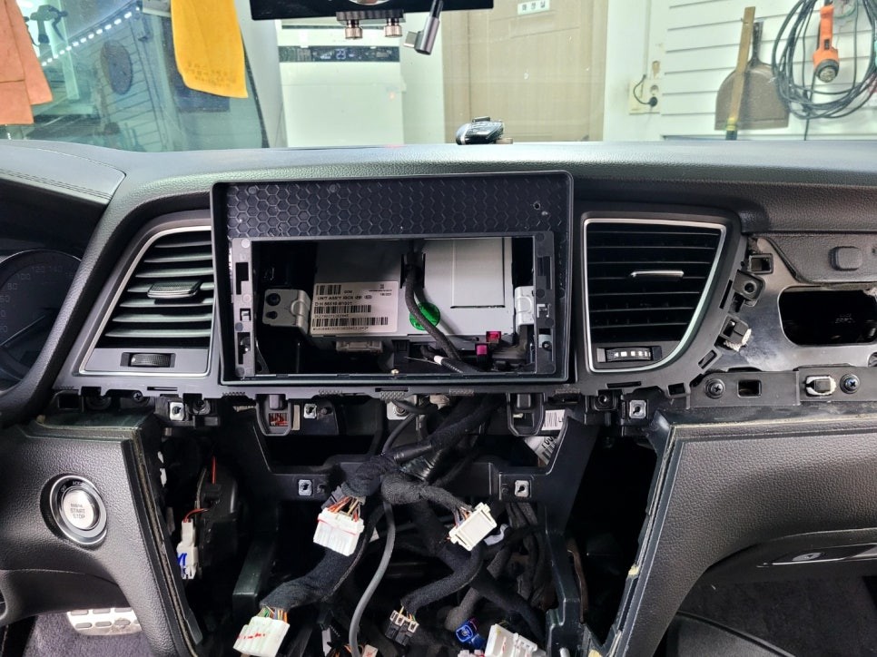 제네시스G80 안드로이드올인원 12.3인치 모니터교체작업#순정모니터, 차량출고시 모든순정기능 다 100퍼센트사용가능#제네시스DH안드로이드#제네시스G80안드로이드 / 청주, 세종, 천안