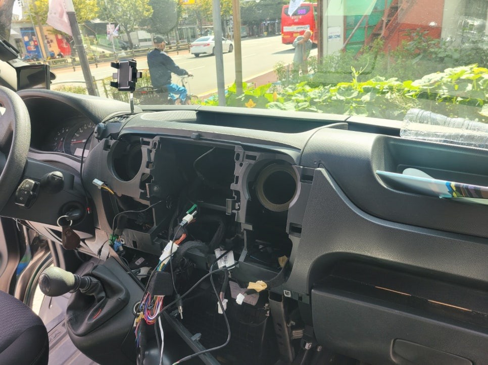 괴산에서 방문 르노마스터 캠핑카 카나로 안드로이드올인원10인치, AHD후방카메라 장착 마감깨끗합니다.#르노마스터안드로이드#르노마스터후방카메라#청주르노마스터카플레이 / 청주, 세종, 천안