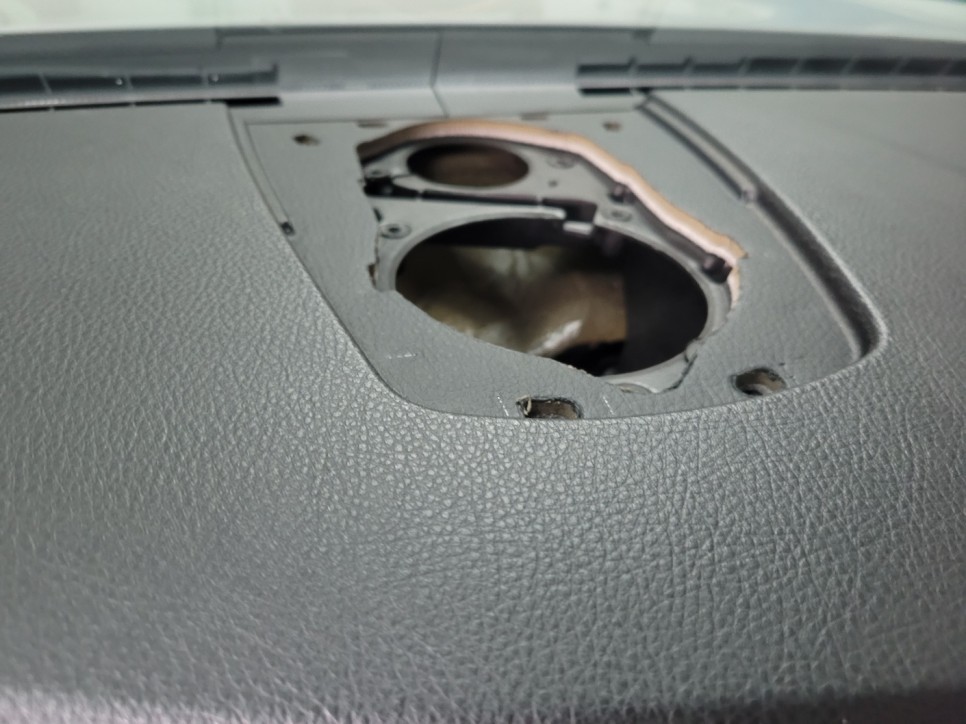 알리직구 안드로이드올인원 천안에서방문애주신 BMW520D 센타스피커작업과 안드로이드12.3인치 작업!!! / 청주, 세종, 천안