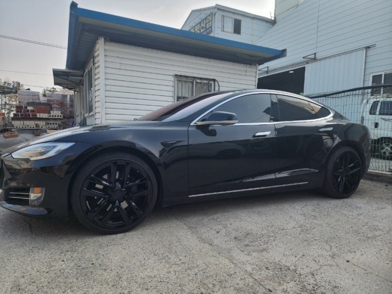광주휠복원 타이어 첨단휠복원 테슬라 MODEL-S 순정 21인치 블랙유광휠복원