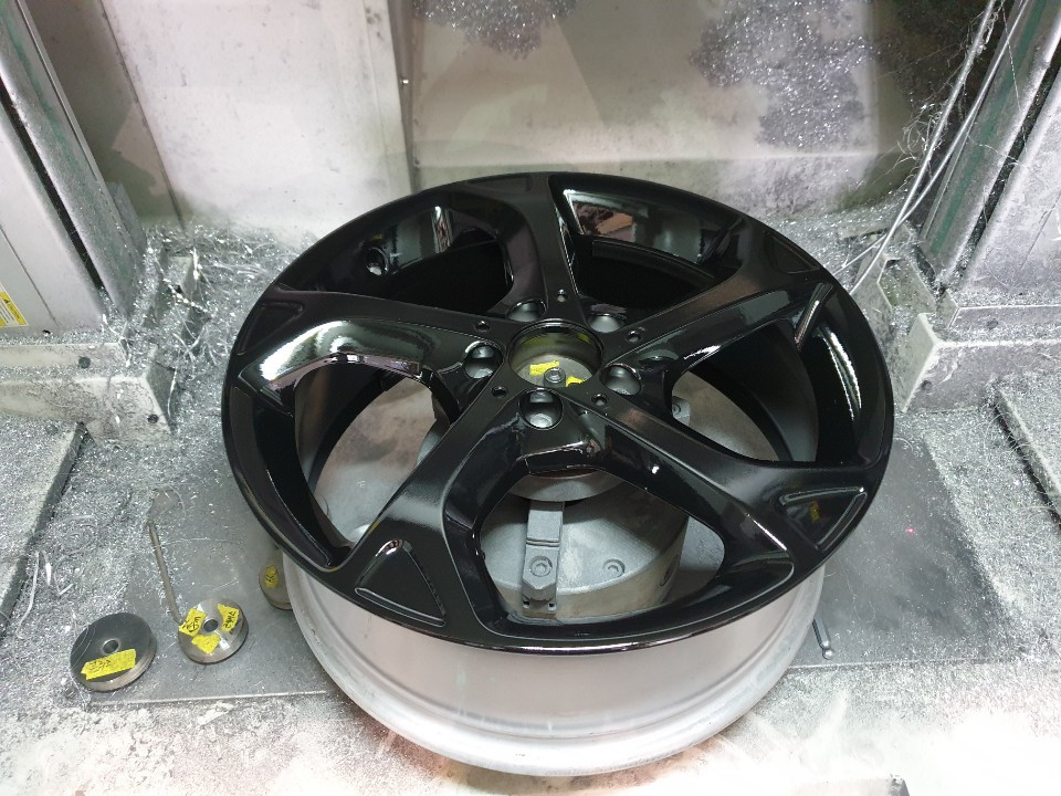 대구자동차휠수리-[벤츠GLA 순정휠 블랙다이아몬드컷팅투톤휠 휠복원]휠도색/대구 자동차 휠