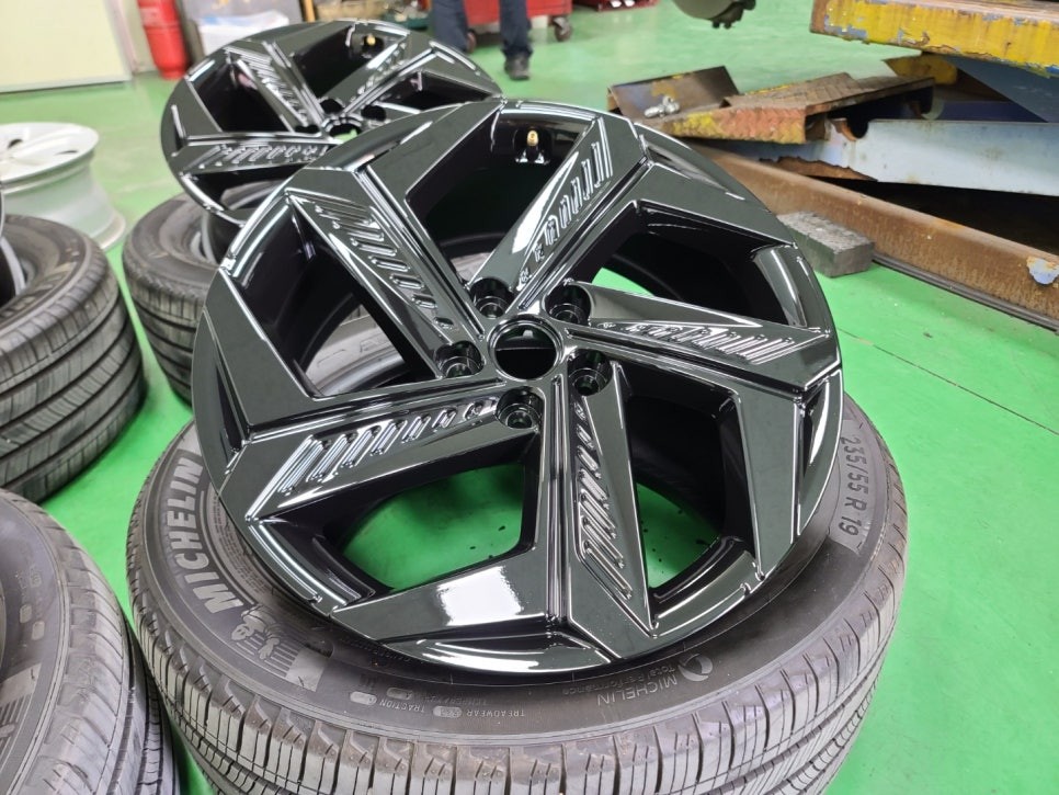 자동차 휠도색-[현대 투싼NX4 순정휠 블랙유광 색상 휠복원]휠수리/대구 자동차 휠 / 대구 동구 동호동