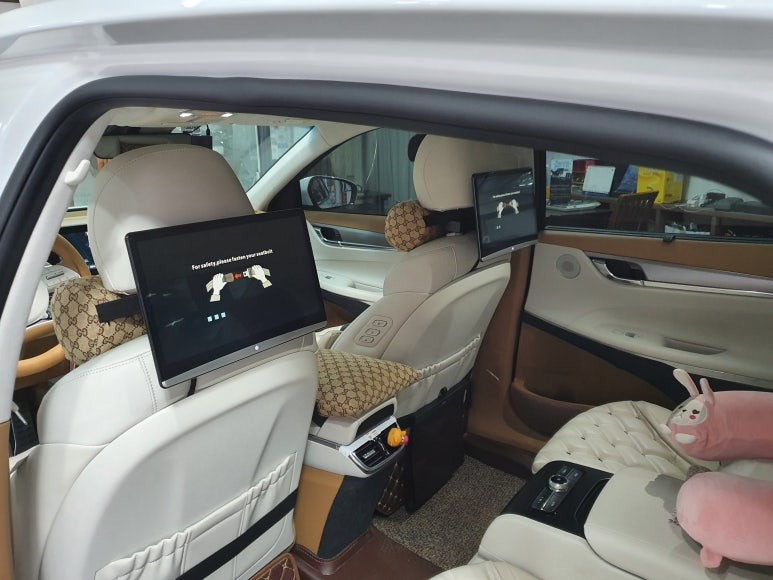 더뉴그랜저 안드로이드 리어모니터 후석모니터설치 천안 아산 평택 청주 세종 튜닝바이해리 썬팅 네비매립 블랙박스 보조배터리 카오디오스피커 경보기 감지기 HID LED튜닝