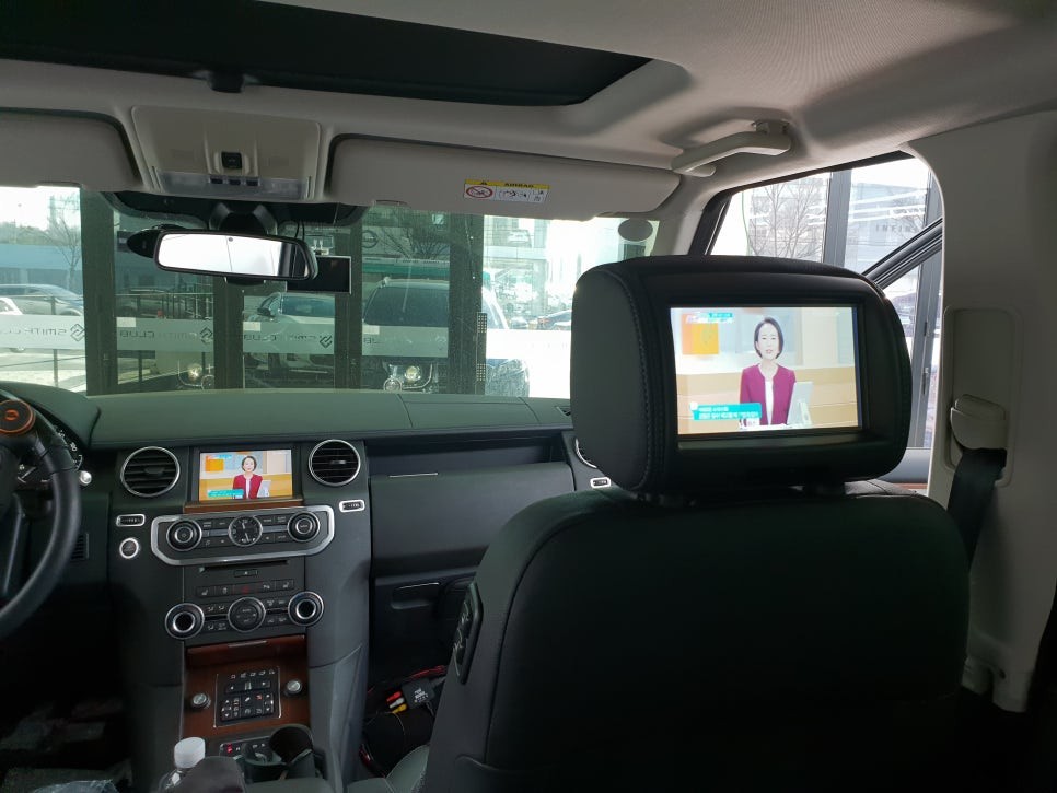 랜드로버 디스커버리4  M2C 리어모니터 연동 후기