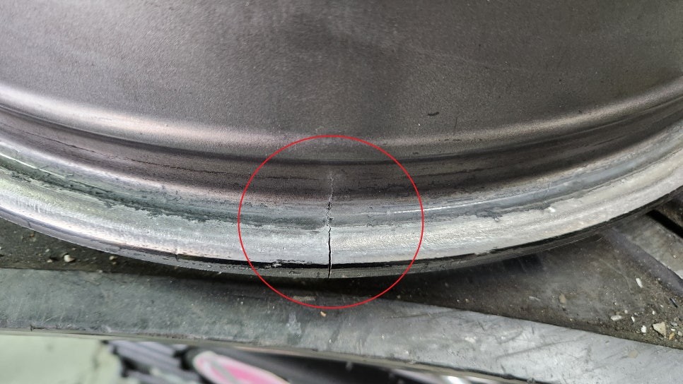 현대 LF쏘나타 19인치 사제휠 크랙수리 휠크랙 휠크렉 크렉수리 청주휠복원 청주휠수리 청주 휠복원 / 청주시 서원구