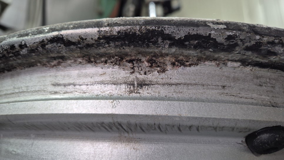 현대 NF 쏘나타 16인치 순정휠 휠부식 수리  청주휠복원 청주휠수리 청주 휠복원 / 청주시 서원구