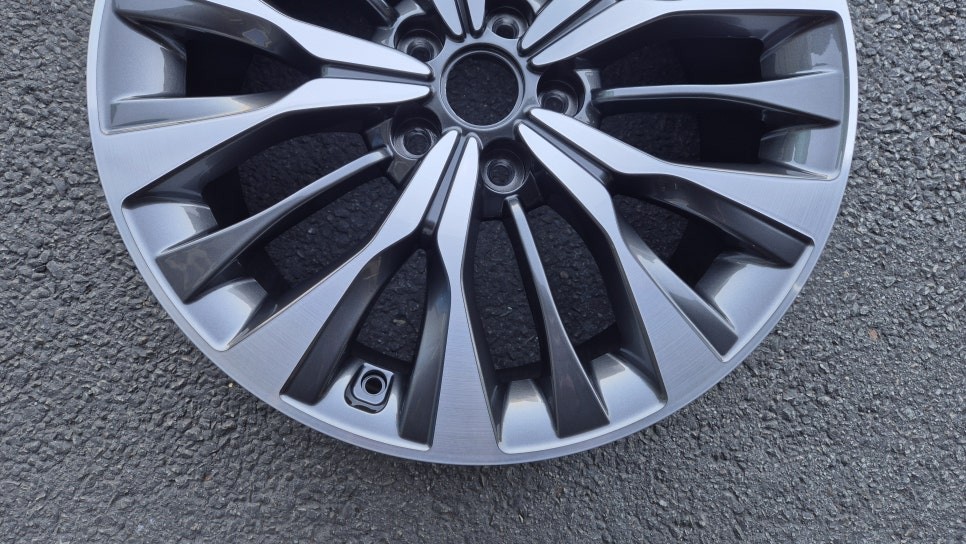 기아 K8 19인치 순정휠 1개 컷팅복원  청주휠복원 청주휠수리 청주 휠복원 / 청주시 서원구