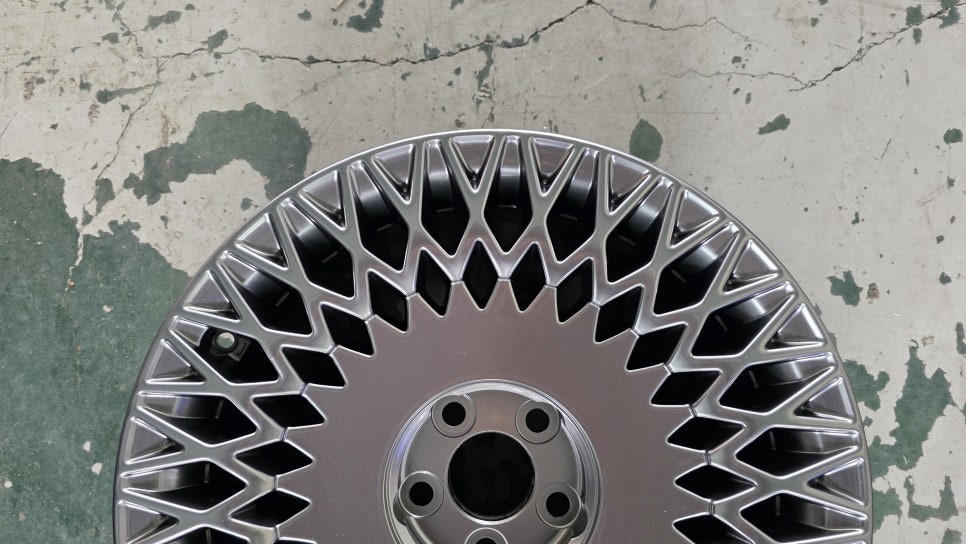 제네시스 G90 19인치 스파터링휠 1개 복원  청주휠복원 청주휠수리 청주 휠복원 / 청주시 서원구