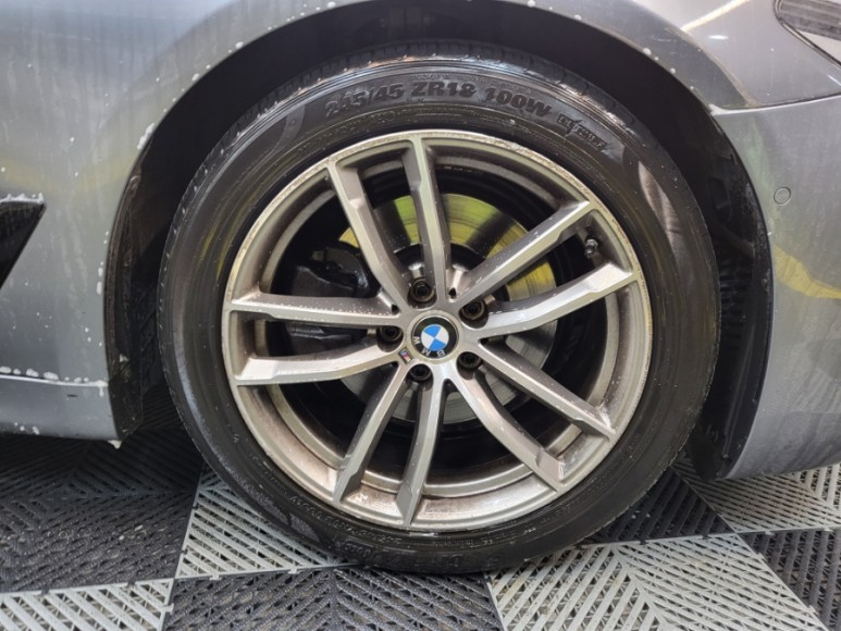 BMW 520d 세차 대전시 동구 용전동 리플렉션 디테일링 광택 유리막 코팅 / 대전 동구
