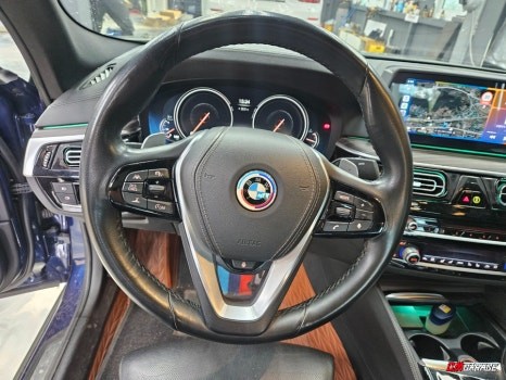 [ BMW 5시리즈 G30 ] 전기형 핸들에서 후기형 카본핸들로 교체가 진행됩니다..^^ 커스텀 제작으로 작업이 진행된 신형핸들 포스팅한번 보고 가시죠..^^