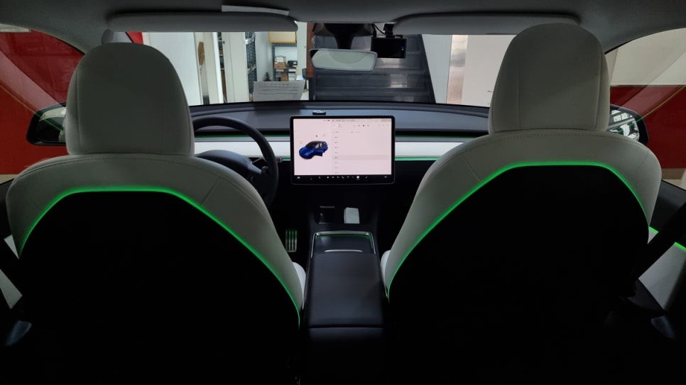 테슬라 모델y 전용 엠비언트 라이트 실내의 조명은 역시 순정형이지!!! / 부산 남구