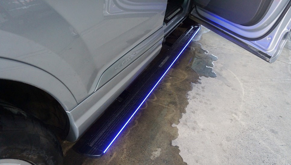 아우디 Q7 전용 LED 전동 사이드스텝 / 경기 과천