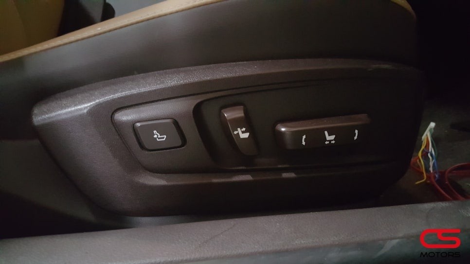 ES300h 워크인스위치 장착으로 동승자를 배려합니다. / 경기 구리