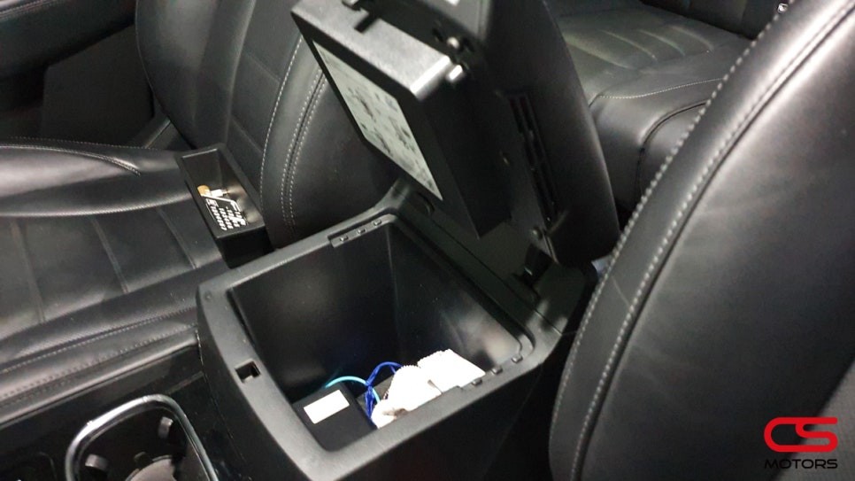 G4 렉스턴 순정 암레스트 공기청정기 장착! 렉스턴과 함께 하는 지에어 공기청정기 이제 순정으로 만나세요^^ / 경기 구리