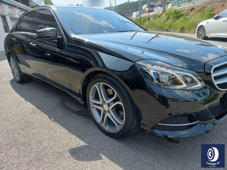 벤츠 W212 E250 전방 측면 추돌 사고 보험처리 / 손상된 보닛 + 프런트 범퍼 + 도어 +  판금 도색 사고수리