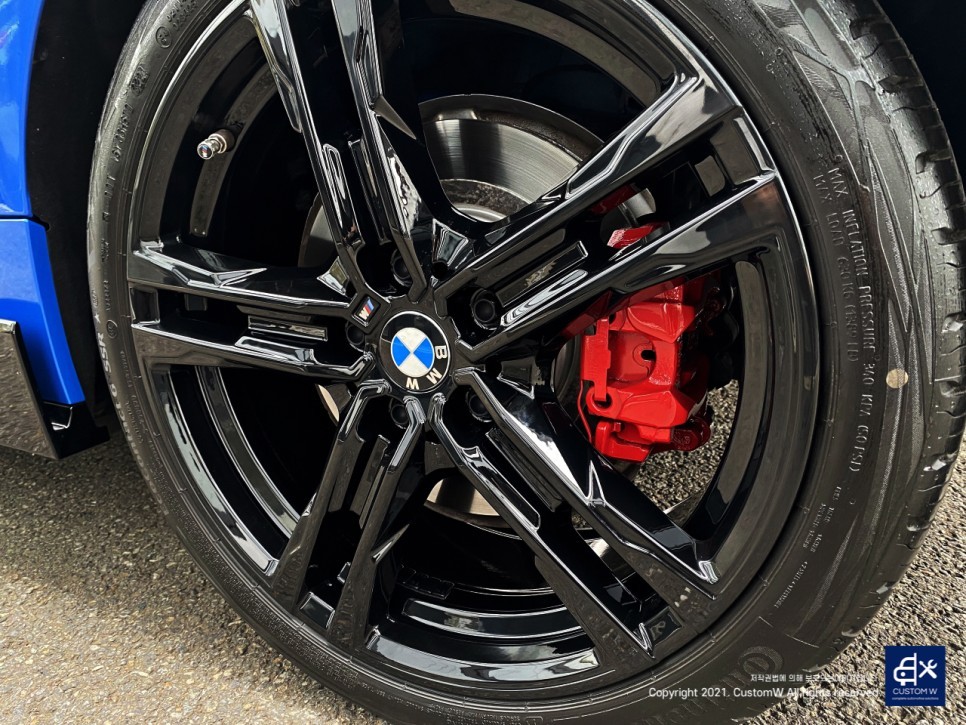 BMW 120i 704M 블랙유광 휠도색 + 레드 캘리퍼 도색