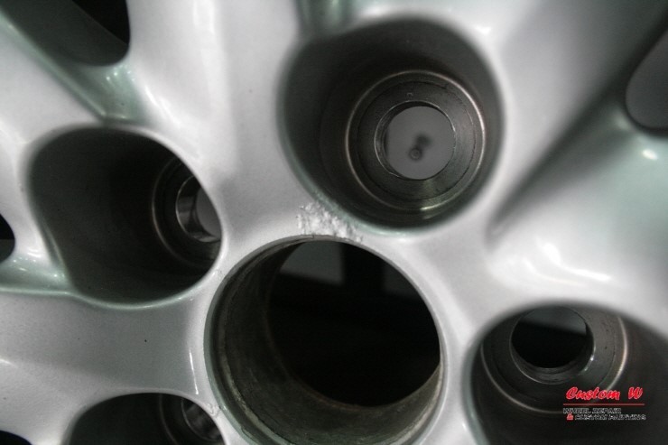 노후로 인한 부식이 되어가는 렉서스 GS430 휠수리(휠복원)로 다시 깨끗하게 만들어 드렸어요. / 용인 처인구